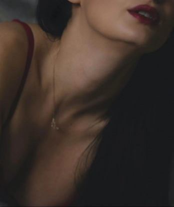 Изысканная кокетка приглашает в гости и гарантирует полное погружение в мир удовольствий и страсти. Не упустите возможность окунуться в океан наслаждения вместе со мной! 7757, 24 года